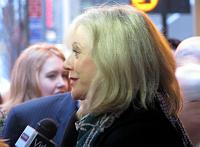  Blythe Danner