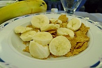  Cereal with milk and banana
