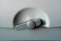 Tray table latch