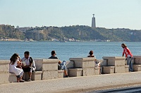  O Tejo, Off Praça do comercio