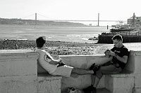  O Tejo, Off Praça do comercio