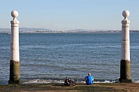  O Tejo, Off Praça do comercio