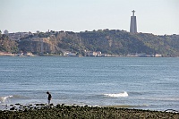  O Tejo, Off Praça do comercio