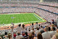  Crowd reaction to Texans score