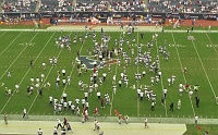  Texans shake hands and celebrate after time expires