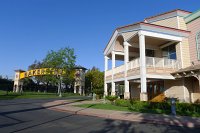  Buck Owens' Crystal Palace, with Bakersfield Arch in background.