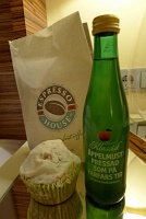  Carrot cupcake with oldstyle pressed apple juice from Espresso House