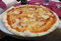  Pizza alla diavola (cheese, tomato and spicy salami)