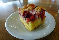  Erdbeer-Rhabarberkuchen (strawberry rhubarb cake), Lufthansa lounge