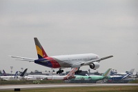  New Asiana 777 lands at Paine Field