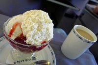  Ice cream with strawberries and whipped cream