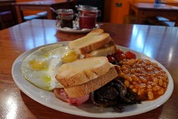  Full english breakfast: grilled bacon, sausage, mushrooms, fried eggs, heinz baked beans, roasted tomatoes and toast