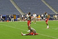  UH players warm up