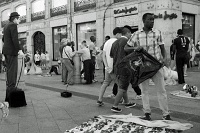  Observan sin darse cuenta - Puerta del Sol, Madrid