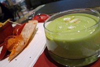  Vichyssoise de calbacin con queso de cabra y aceite de azafran (zucchini vichyssoise with goat cheese and saffron oil), Madrid