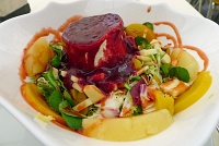  Ensalada de queso de cabra con mermelada de frambuesas (goat cheese salad with raspberry sauce), Segovia