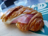  York ham and cheese croissant, Madrid