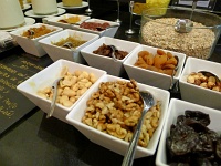  Hotel Gran Melia Colon breakfast buffet, Sevilla: Nuts and cereal toppings