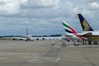  Lufthansa A380 alongside Emirates and Singapore jumbos.