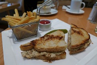  Central Michel Richard: Tuna melt sandwich with french fries
