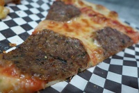  Secret Pizza (Cosmopolitan): Meatball pizza